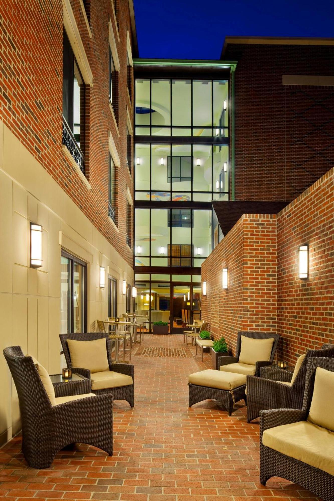 Courtyard Fredericksburg Historic District Hotel Exterior photo