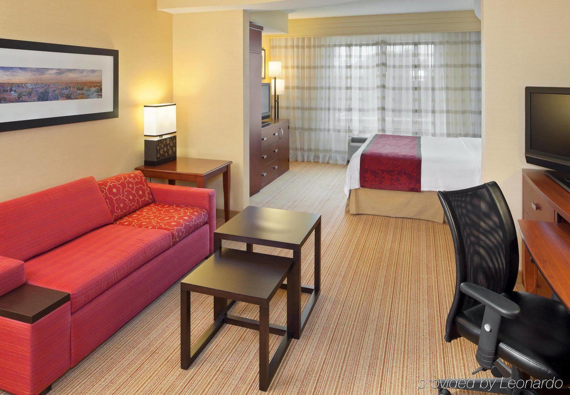 Courtyard Fredericksburg Historic District Hotel Room photo