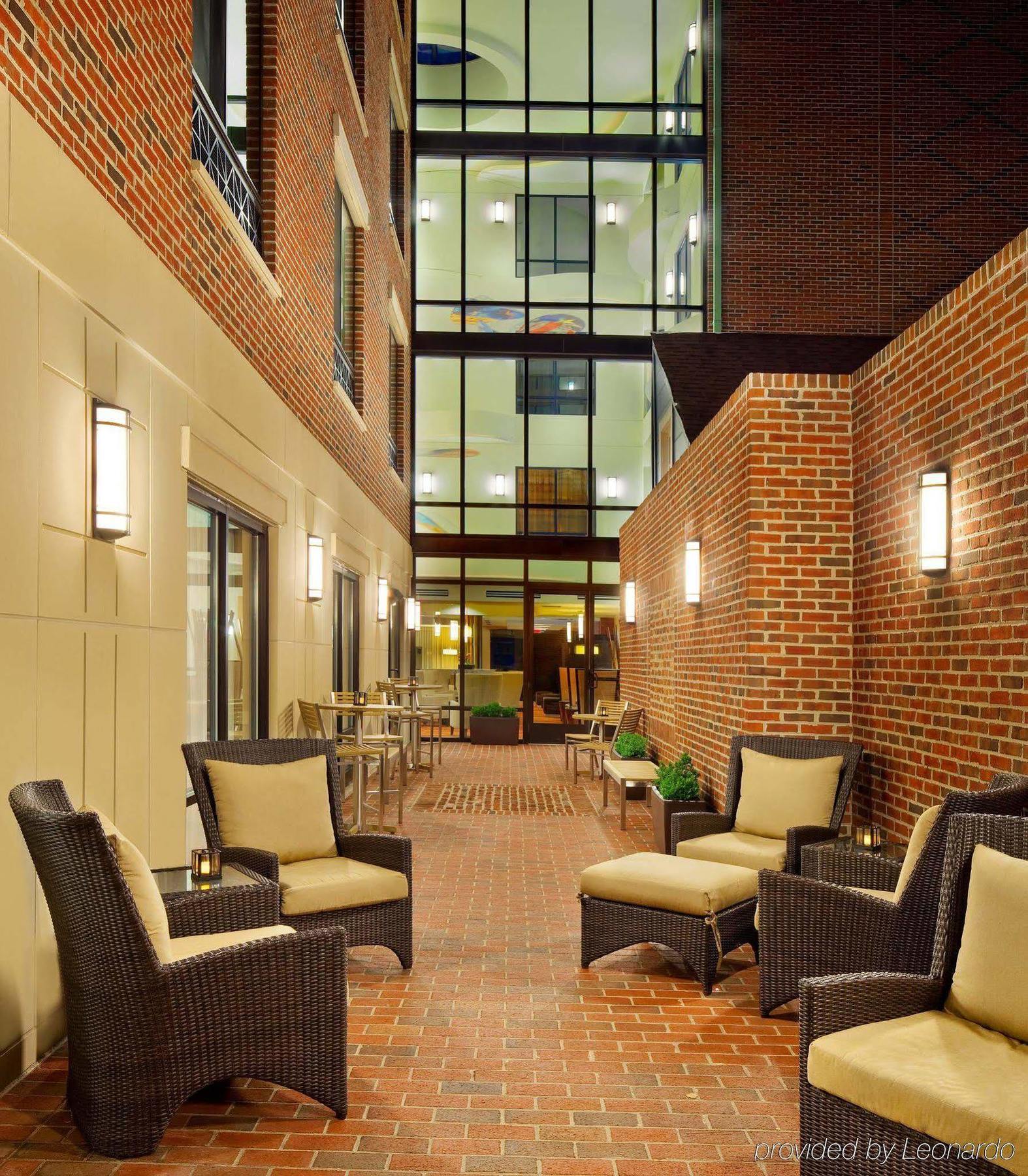Courtyard Fredericksburg Historic District Hotel Exterior photo